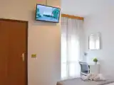 Трёхместный номер Стандарт с балконом и с частичным видом на море