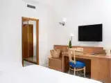 Трёхместный номер с балконом