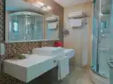 Двухместный номер Стандарт с частичным видом на море