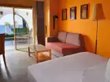 Двухместный номер Стандарт с балконом и с частичным видом на море