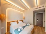 Двухместный номер Interior Balcony и с видом на бассейн