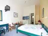 Студия с видом на сад