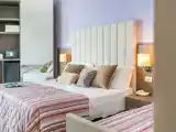 Четырёхместный номер Superior с балконом и с частичным видом на море