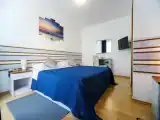 Трёхместный номер Стандарт с балконом и с частичным видом на море