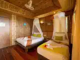 Трёхместный номер Стандарт с балконом и с видом на сад