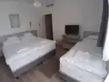 Трёхместный номер Стандарт с видом на озеро