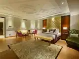 Люкс Royal c 1 комнатой с видом на бассейн