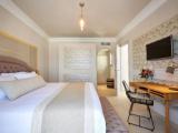 Вилла Deluxe with Heated Private Pool and Jetted Tub