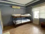 Кровать в общем номере (женский номер) с видом на город