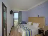 Двухместный номер Стандарт с частичным видом на море