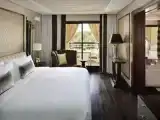 Двухместный люкс с балконом и с видом на бассейн