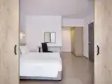Семейный номер с видом на бассейн