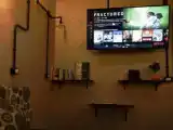 Кровать в общем номере с балконом