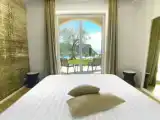 Одноместный полулюкс с балконом и с видом на озеро