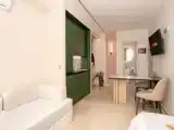 Люкс с частичным видом на море