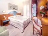 Двухместный номер Стандарт с частичным видом на море