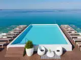 Двухместный номер с балконом и с частичным видом на море