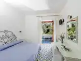 Двухместный номер Комфорт с частичным видом на море