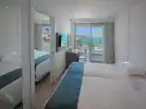 Семейный люкс с балконом и с видом на море