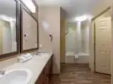 Четырёхместный люкс c 1 комнатой