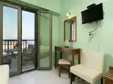 Трёхместный номер Стандарт с балконом и с видом на море
