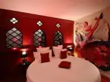 Двухместный номер Moulin Rouge Round Bed