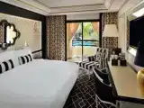 Двухместный номер Deluxe с балконом и с видом на бассейн