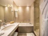 Двухместный номер Prestige с балконом и с видом на озеро