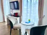 Номер Deluxe с балконом и с видом на бассейн
