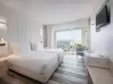 Двухместный номер Стандарт с частичным видом на море