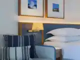 Двухместный номер Superior с балконом и с частичным видом на море