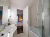 Двухместный номер Privilege с балконом и с видом на озеро