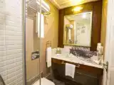 Трёхместный номер Deluxe с балконом и с видом на море