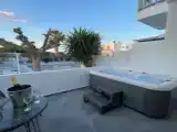 Двухместный номер Luxury с балконом и с видом на бассейн