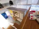 Кровать в общем номере с балконом