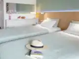 Трёхместный номер Стандарт с балконом и с видом на море