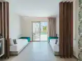 Семейный номер Стандарт с балконом и с видом на бассейн