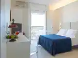 Двухместный номер Стандарт с частичным видом на море