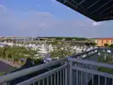 Четырёхместная студия с балконом и с видом на воду