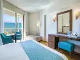 Двухместный номер Стандарт с частичным видом на море