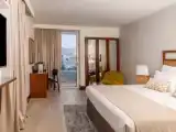 Номер Стандарт с балконом и с видом на бассейн