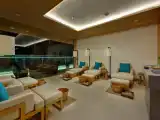 Кровать в общем номере с видом на море
