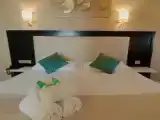 Двухместный номер Стандарт с частичным видом на море