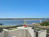 Апартаменты с 3 комнатами с балконом