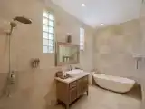 Номер Deluxe с балконом и с видом на бассейн