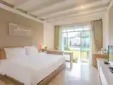 Двухместный номер Deluxe с видом на бассейн