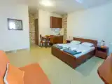 Студия с видом на город