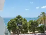 Двухместный номер Стандарт с балконом и с частичным видом на море