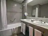 Трёхместный номер с видом на бассейн