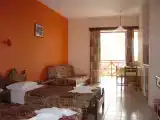 Студия с балконом и с видом на горы